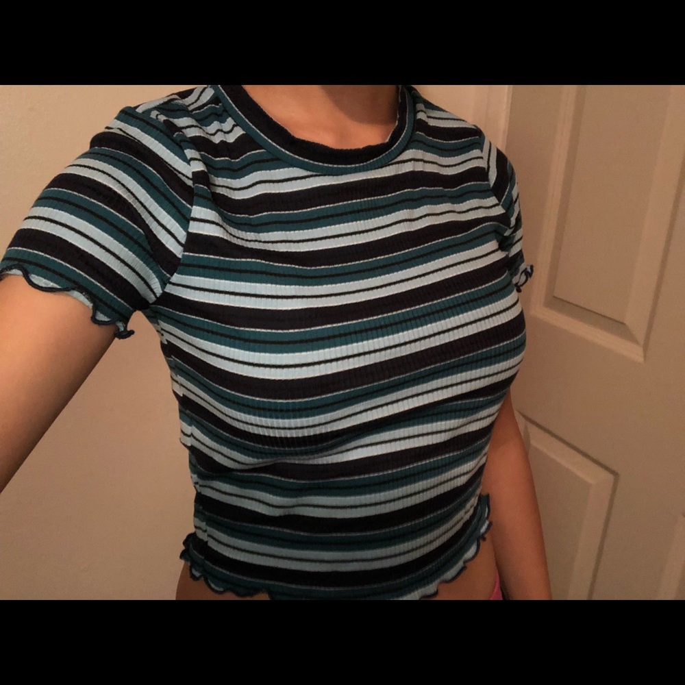 Striped cropped shirt